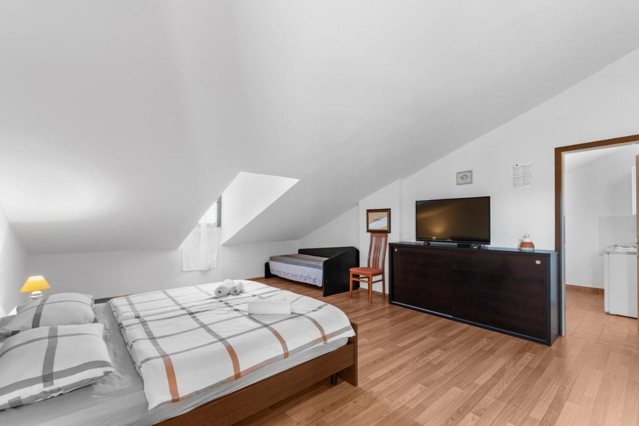Apartments Villa Falcon Funtana Exteriér fotografie