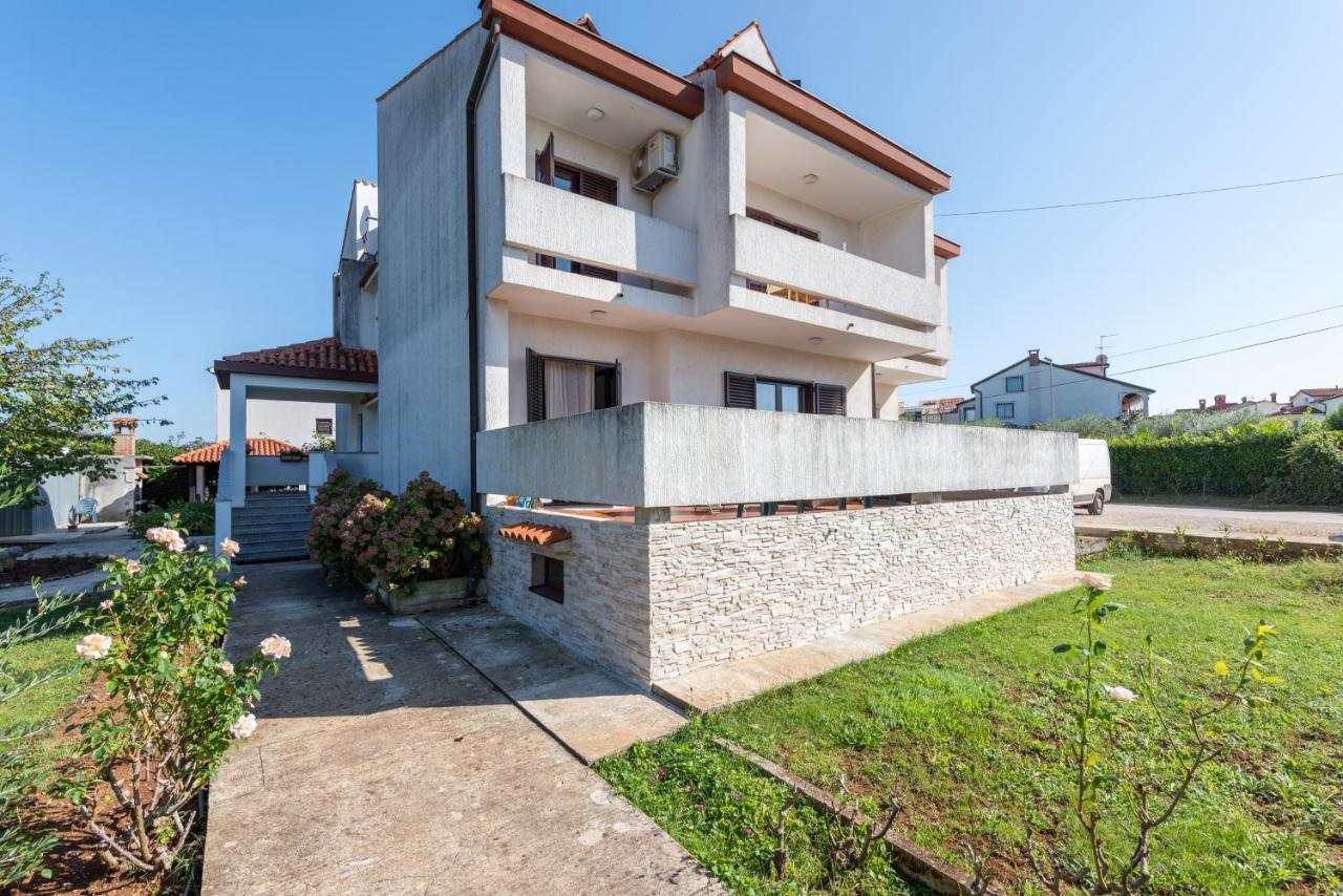 Apartments Villa Falcon Funtana Exteriér fotografie